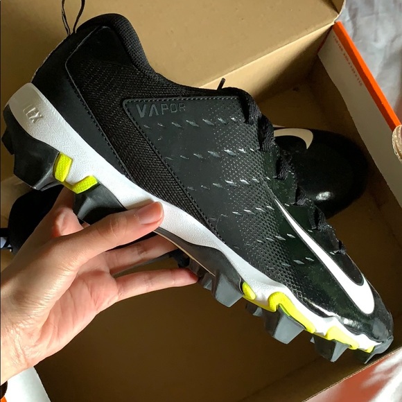 Shoes - Picture 3 of 4